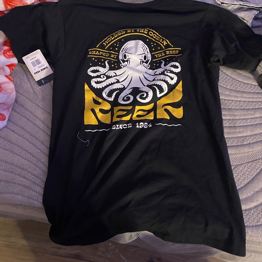 Reef T-Shirt (Size M) Never Worn